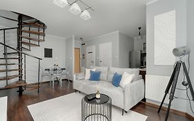 Dwupoziomowy Apartament Żmigrodzka z Tarasem w Poznaniu by Noclegi Renters